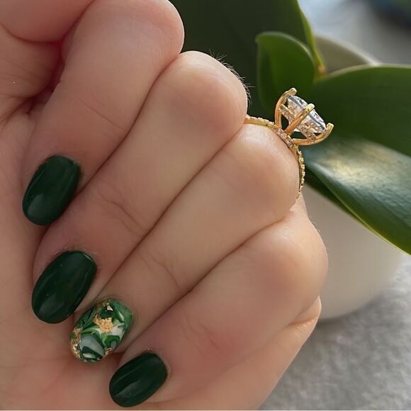 Oval Rhinestone 4 Facet Big Carat Gold Tone Statement Dinner Costume Ring Size 7 - Picture 7 of 8